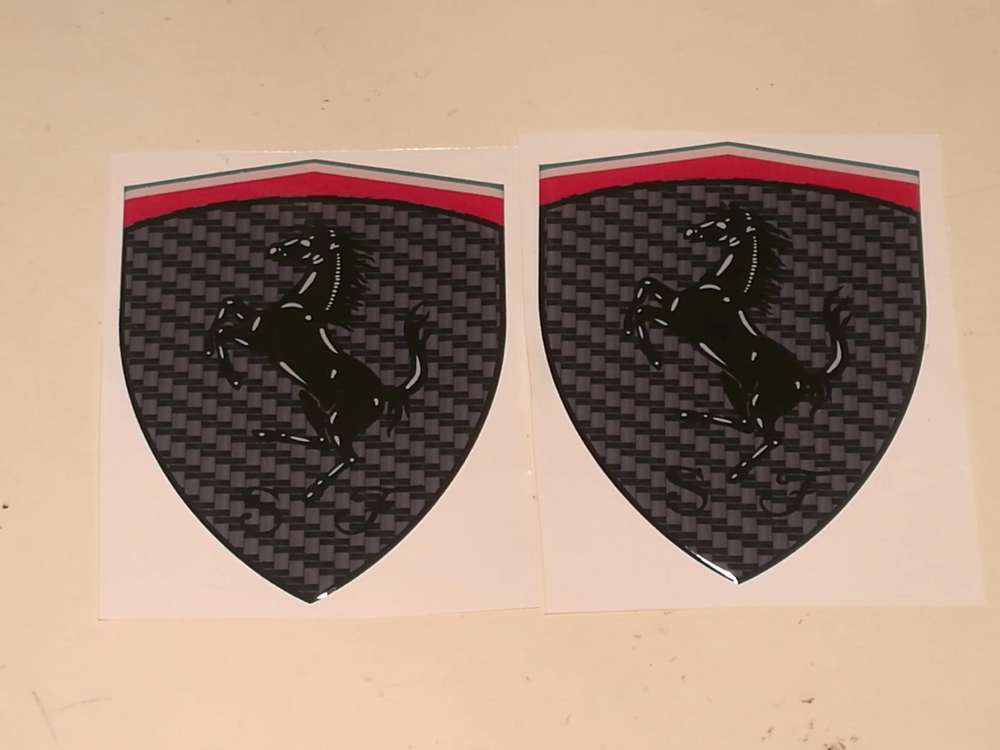 1 Adesivo Resinato 3D scudetto Ferrari 10*11 cm